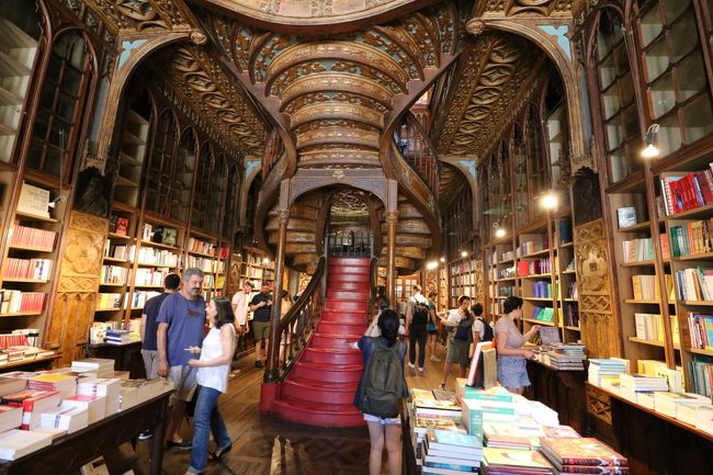 ではいざ！！<br />ん？<br />時間帯が悪かったのか、光の加減でそんなに美しく…。