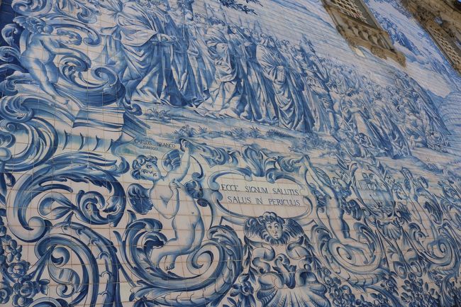 しかもかなり保存状態の良い作品でして、美しいタイルがどどーんと立ちはだかる(ん？立ちはだかる？)のです。