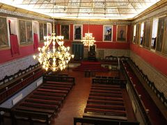 では、帽子の間！！
卒業式というか、学位授与な際に使われる会場だそう。