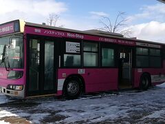 苫小牧駅－イオンの無料送迎バス　撮影はイオンにて
乗り場はイオンのＨＰを見れば載ってますので、すぐ分かります

9:30と言う事で従業員もかなり乗っているのか満員でしたが、
最後部の座席が１つ残っていたので着席
途中１つバス停が有り、２０分弱で到着

車両は日野ブルーリボンシティ　前ドア付近の小窓が特徴的です
横浜市営の中古で、屋根に色が残ってる他、座席のモケットには帆船など横浜の名所がｗ
所有はフジタバス

調べると下記のような詳しいページが有ります
http://sbpictorial.com/sapporo_bus_gallery/?p=8644
何処のバスでも、バスに詳しい方がこう言うＨＰを作ってらっしゃいます
鉄道ほど詳細が分かりにくいので、非常に参考になりますが、
過去の所属とかどうやって知るんだろうｗ　営業所で訊くのかな