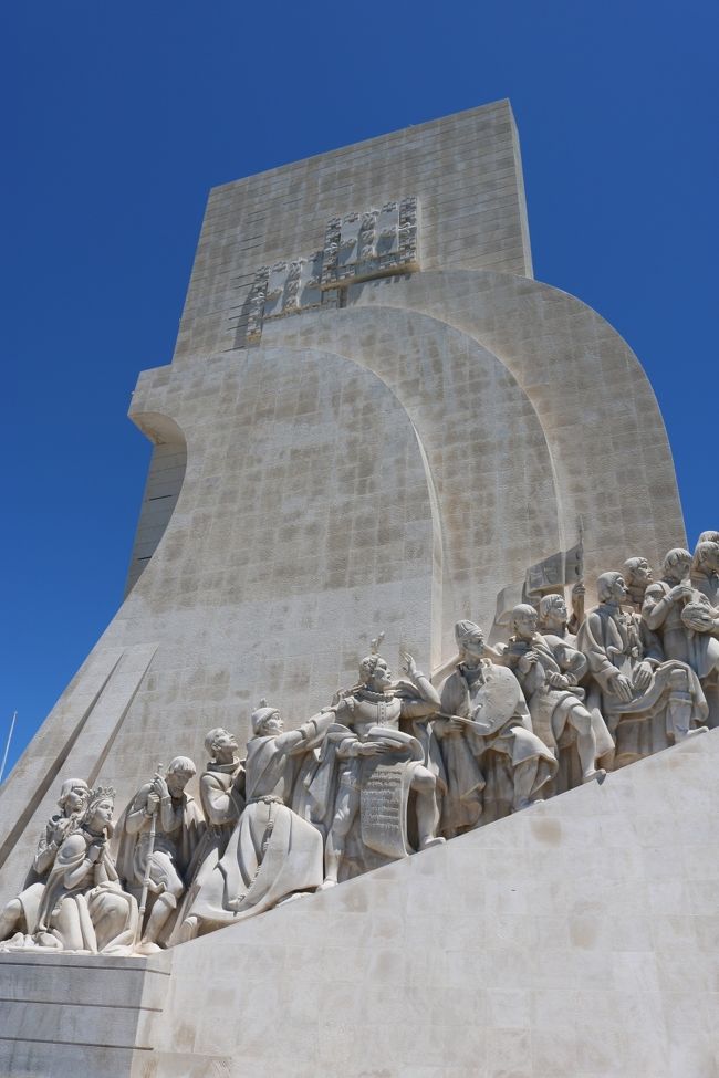 この発見のモニュメントは展望台にもなってまして、４ユーロで入場できます。<br />ではバカと煙なので行ってみましょー♪