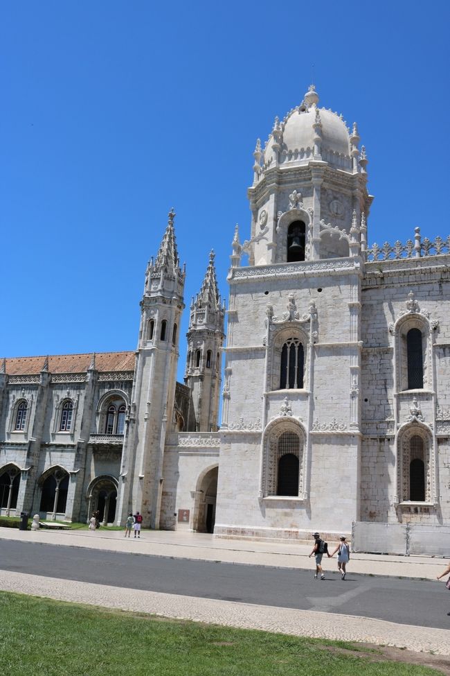 発見のモニュメントから線路を越えて、道を渡りまして、ジェロニモス修道院に到着。<br />ポルトガルの黄金期である大航海時代に建設されたもの。