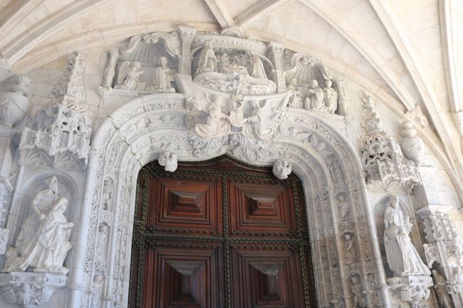 ファサードは思ったよりも質素。<br />世界遺産だから大層立派なのかと思ってたよ(´- `*)