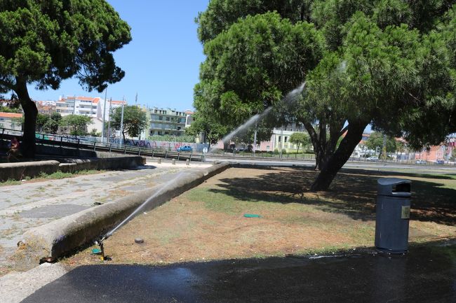 じゃあ先に街中の方を見てから戻るか。<br />しゃあないなぁ。<br /><br />一応、今日のフライト時間を確認してみた(;´д｀)ｱﾌﾞﾈｰｹｯｶｸﾞｯｼﾞｮﾌﾞ!!<br />LIS21:45DEP/SVQ23:55ARRのTAP1104便で、次の街に行くことにしてました。<br />で、ふと何となくレンタカーの返却時間も見てみた。<br /><br />んっΣ(･ω･ﾉ)ﾉﾅﾅﾅﾝﾄ←ﾋｺｳｷﾉﾅｶﾃﾞﾐﾃﾀ ﾗ.ﾗ.ﾗﾝﾄﾞﾆｴｲｷｮｳｦｳｹﾀﾜｹﾃﾞﾊﾅｲ<br /><br />何を狂ったか1500にシクストのリスボン空港店に返すようにしている(　ﾟﾛﾟ)!!ｹﾞｹﾞｯ<br />あと１時間しかないじゃんかよ。<br />1900に空港へ行けば良いと思ってたのに急にプランが崩れたわ(´д｀|||)ｶﾞｰﾝ