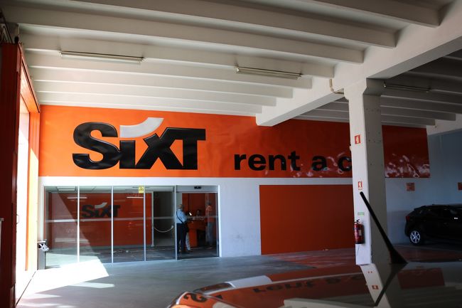 大急ぎでガソリン入れて、シクスト(SIXT)のお店に駆け込んだ！！<br />(外国のレンタカーなんて時間適当だべ？なんて余裕ぶっこいて、昔、アヴァニョンで２時間遅れて返却した時に、しっかり延長取られてまして、失敗の経験あるもんで)<br /><br />あー、なんてこった(;´Д`)ｱﾜﾜ<br />リスボン全然見てないやんけ！！