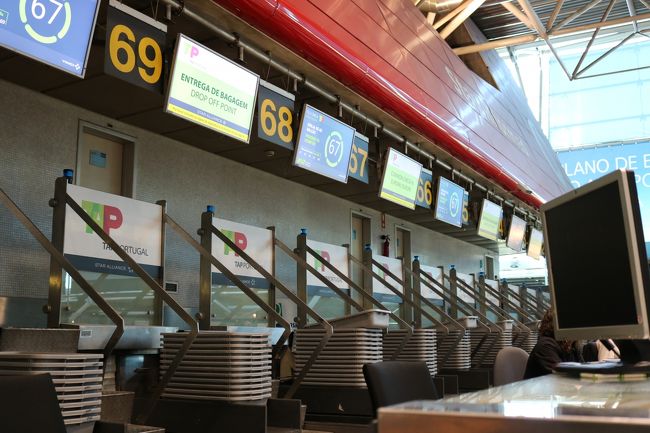 シクストのお兄ちゃんにターミナルに送ってもらい、ひとまずチェックインだけしとくか。<br />うーん、2145までどうするか？<br />昼飯も食ってないしなぁ。