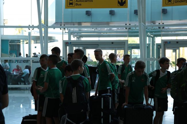 そりゃ小学生のサッカーチームも遠征行くわポルトガルだもん<br />↑<br />気が動転してて意味分からん<br /><br />あぁぁ、ジェロニモス修道院...。