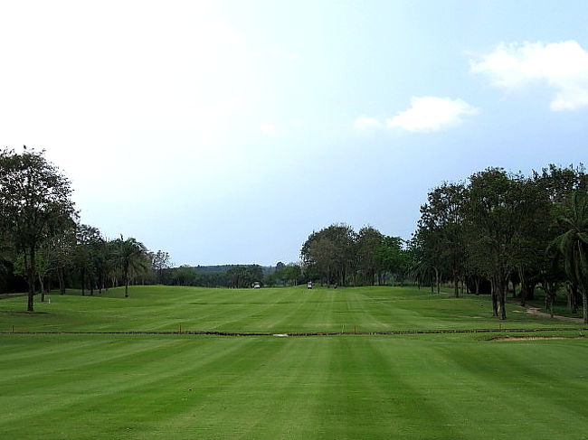 【Pattavia Century Golf Club】<br />GF600+CA350+TR320+TIP<br />晴天で良かったグリーンスピードに悩まされた。<br />ゴルフバー客も減って、バンは１台のみでした。<br />若い方と同組...ドライバーを飛ばしてました。<br />自分は、つい力み有り....残念。<br />