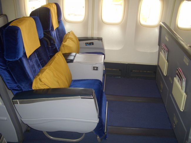 帰りのロイヤル・シルククラスはB747（ジャンボジェット）国際線仕様のファーストクラス開放席でした。