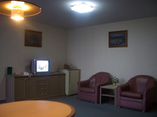 スィートと言っても広いだけ。暗い感じで高級感はありませんでした。<br />宿泊費　当時で4､600円でした！寝るだけなので！<br /><br /><br />