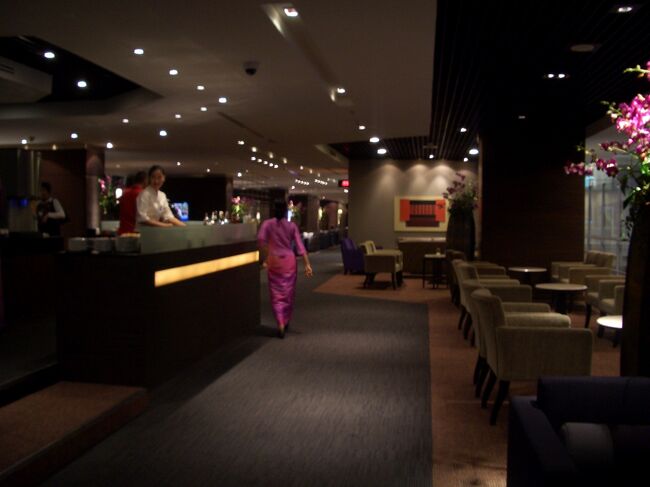 タイ航空のロイヤルクラスラウンジ<br /><br />すでに頭の中には来年の旅行の構想が！今年できなかった鉄道の旅<br />来年は必ず鉄路でチェンマイに来たいと思います！！<br /><br />訪問していただきました皆様へ<br />タイ・チェンマイの旅、記憶が薄れてがさつな旅行記でしたが最後まで見ていただきましてありがとうございました。<br /><br />2014年6月22日 投稿<br />2018年3月24日（前編と後編）再編集<br /><br />2006年12月-2007年1月 タイ国際航空で行く タイ・チェンマイの旅 (前編）に戻ります。<br />https://4travel.jp/travelogue/10898339