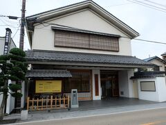 これが本陣跡の隣にある蕨市立歴史民俗資料館です！がらがらで、少し入るのに勇気が要りましたが、入館無料にもかかわらず、本陣や宿屋が再現されていたり、蕨宿の模型も展示されていて、なかなか見応えがありました！