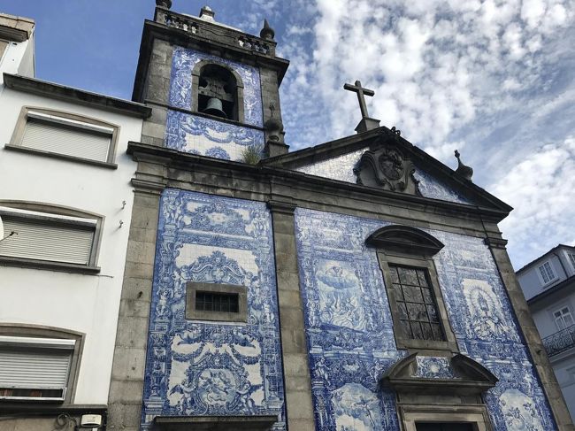 アズレージョが青空に映えます。