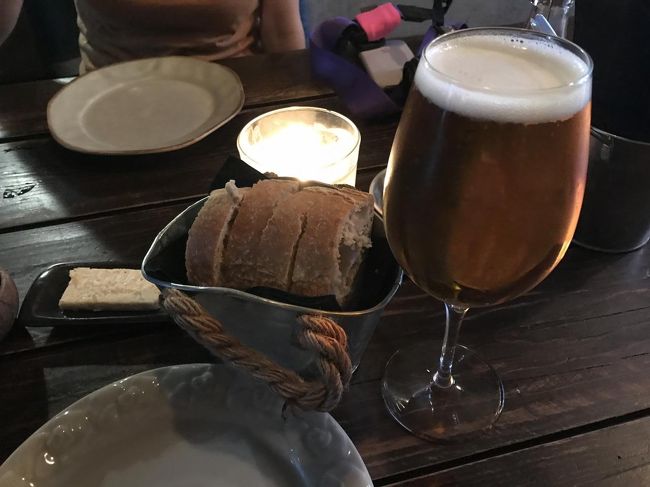 実は散策中にポルトで今大人気というレストランCantina32に立ち寄りました。<br />予約必須ということで、店員さんに今夜の予約可能かと尋ねたところ、今夜は予約で一杯だけど、開店時間前に来れば、数組予約なしでも入れるよと言われたので来て見たら入れました！<br />店内はとてもお洒落です。