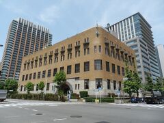 旧江戸城清水門から東へ700mほどに学士会館が建つ．
1928(S3)年建造，鉄骨鉄筋コンクリート造地上5階地下1階建，国登録有形文化財．
学生時分に学外見学で上京した際に一度入った記憶はあるが．
所在地千代田区神田錦町．