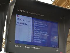 TER86023：Nice Ville 09:36→Vintimille 10:39
クラス：Classe 2
運賃：8ユーロ

駅でこの旅最後の(おそらく)プチデジュネを買い、ホームへ。国境駅までは普通列車で1時間ほど。