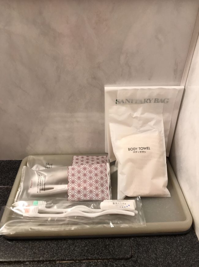 アメニティもほぼ揃ってますがヘアキャップはフロントでもらうようです。<br />ドライヤーはあり、特に不自由はなかったです。