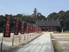 松江城周辺を散策中に発見した、松江護国神社。

「大勝利祈願」という旗が並んでるは、勝負ごとのお守りが沢山売ってるはで、すごく熱い神社でした。松岡修造的な笑

ここはひとつ仕事運をご祈願( ￣人￣)