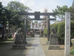 歩いて権現堂桜堤へ向かっている途中にあった幸宮神社です｡