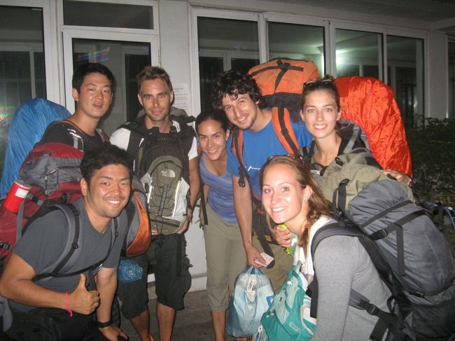 バスの車内でずっと一緒でした。