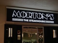 初日に予約しておいたMORTON'Sへ。
入り口は確かに分かりにくい・・・

以前あったエレベーター前のシェードはなくなったようです。