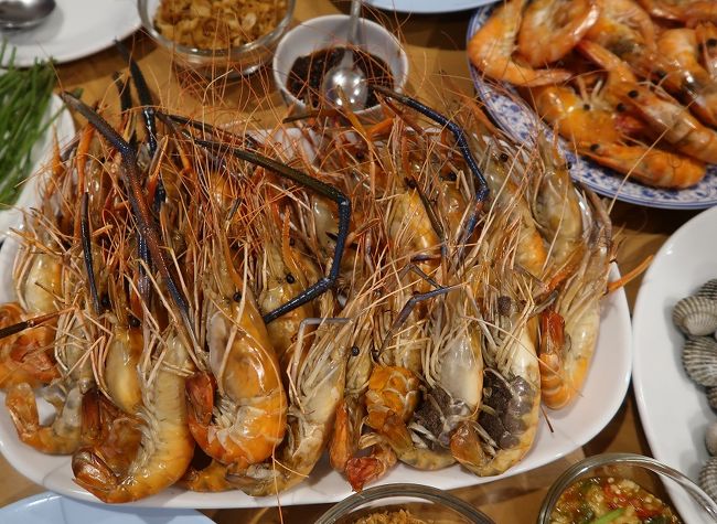 手長エビ　淡水養殖エビ　1Kg　350B前後