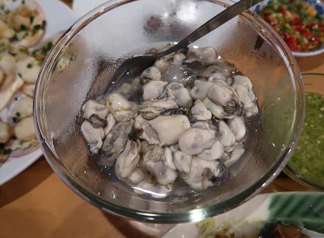 生牡蠣　（ホイ.ナーン.ロン）　1袋0.5Kg　150B<br />袋詰めだったので新鮮さに疑問で遠慮した。