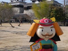 松山城マスコットキャラクター「よしあきくん」。
どうもこんにちは。