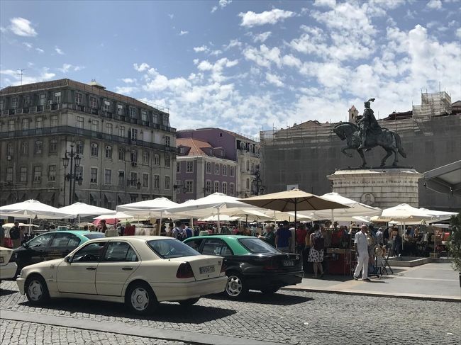 遅めのランチを食べにフィゲイラ広場へ。