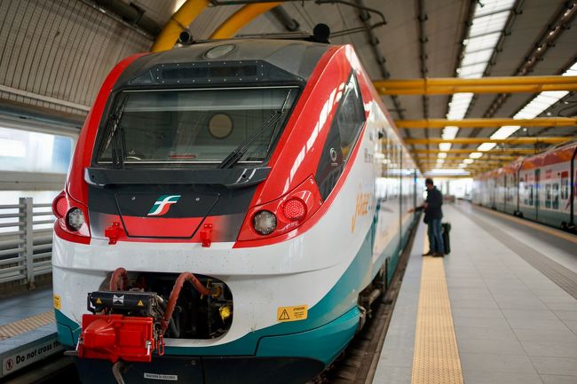 まずはローマのフィウミチーノ国際空港に到着。レオナルド・エクスプレスで市内へ向かいます。