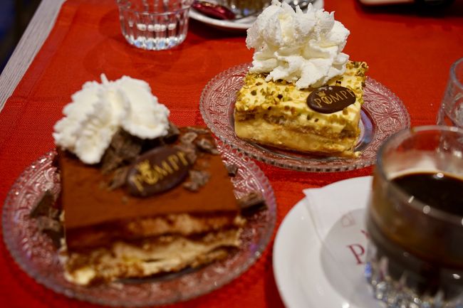 普通のティラミスに、ピスタチオのティラミス。そしてホイップ乗せ。どちらも本当に美味しい！ 次来た時もまた来る。