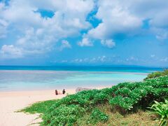 さあ、西浜ビーチに到着です。
海の色がきれ～～～
でも、潮がどんどんひいていく～～
今日は新月だから、当たり前かあ