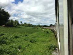 世界の車窓から～。
タイ人教師のグループが同じ席に座ってきて，一緒にセルフィ―したり，バナナをもらったり♪