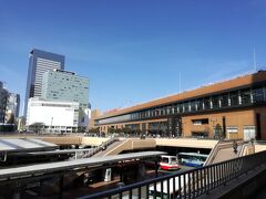 仙台駅に到着。
関東は雨でしたが仙台は快晴でした。
