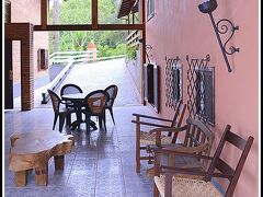 【ブラジルの南、白人文化盛んな、サンタカタリーナの田舎町を堪能する】

しかも、この数日は、残念ながら....雨続きという事......


写真：
昔、オーナーが住んでいた家を、改築して、いまはゲストハウスになっている模様です。