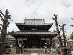 弘福寺　唐風の特徴を持つ本堂（昭和8年再建）

黄檗宗の寺院で本尊は釈迦如来。
隅田川七福神のうち布袋像を祀ります。
延宝6年(1673)、鉄牛禅師によって創建。

境内には、風邪除けの信仰を集める咳の爺婆尊が安置されています。