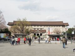 東京国立博物館

上野公園の人ごみを避けて東博へ逃げ込みます。