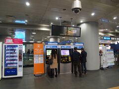 ソウル駅に到着
円→ウォンに両替をして、地下鉄市庁駅(１号線で１駅)までのチケットを購入する。

両替のため、日本円を用意している最中に電光掲示板のレートが良くなった。
100円あたり950ウォンだったのが、1,020ウォンになった。