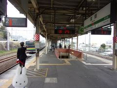 しだれ桜がきれいに見られると良いなぁと願いつつ、真鶴駅に降ります。
先ほどの湯河原駅と比べると駅自体小さかったです。