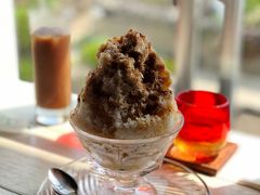 景色がいいカフェで休憩。
黒糖きな粉氷を注文。
甘すぎなくて美味しかったです。