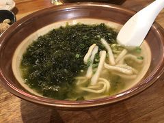 石垣島に帰ってきて、晩ご飯を食べに行きました。
八重山そばとアーサそばと他にも島料理を注文。
そばはどちらもあっさりスープで美味しかったです。