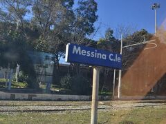 Messina Centrale(メッシーナ中央駅)

列車は再びゆっくりと動き出し、Messina Centraleへと入線しました。