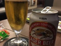 カードラウンジで一杯飲みましょう。