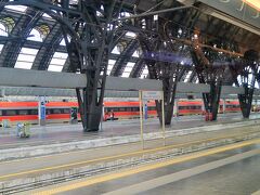 フィレンツェから約2時間で、ミラノ中央駅に到着！