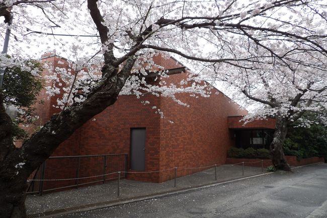 桜の棟方版画美術館跡。