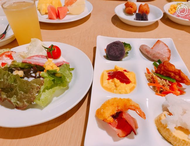 朝食はブッフェ形式です。<br /><br />和洋食がありますが、八重山郷土料理などお惣菜が充実していたので２日間ともご飯にしました。<br /><br />やっぱりパイナップルはダントツ美味しかったです♪