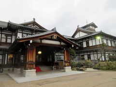 奈良ホテル正面入り口