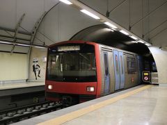 1500にレンタカーを返したので、送迎してもらってチェックインなどで1600くらいになってしまい、かなりタイムロス。
欲張り放題な旅行ばかりなので、結構痛手です。

まずはリスボン空港駅から、レッドラインで街へ。