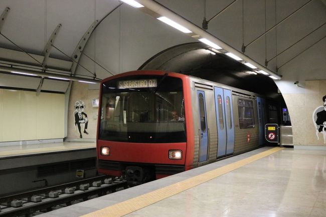 1500にレンタカーを返したので、送迎してもらってチェックインなどで1600くらいになってしまい、かなりタイムロス。<br />欲張り放題な旅行ばかりなので、結構痛手です。<br /><br />まずはリスボン空港駅から、レッドラインで街へ。