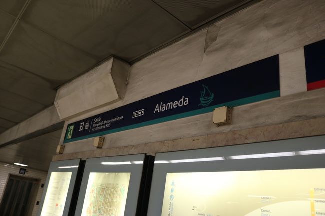 アラメダ駅でグリーンラインに乗り換えて、バイシャシアード駅を目指します。<br />アエロポルトからバイシャシアードまでは40分くらい、乗り換え時間も入れたら50分くらいかな。<br />結構掛かったな(-_-;)